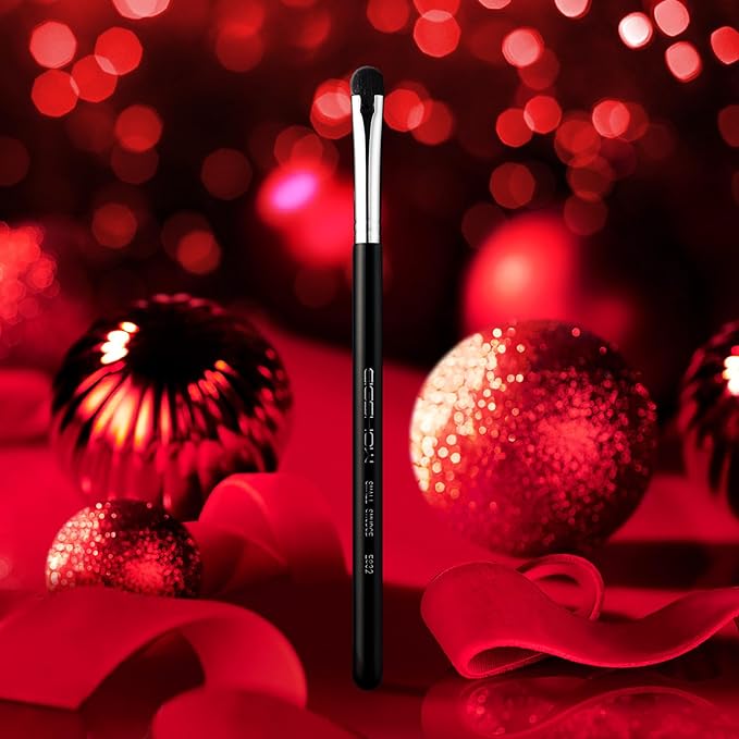 Professional Shader Eyeshadow Brush, EIGSHOW Flat Tapered Blending Brush with Dense Soft Bristles for Eye Shadow Application, for Cream Powder (E801)