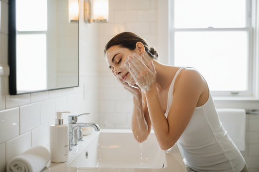 🌸 7 Daily Habits That Make Your Skin Glow