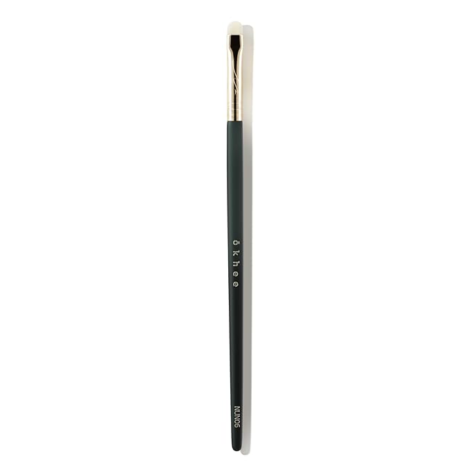 [SOO ADOR] okhee Eyeline Smudge Brush NUN 06 - Perfect for Creating Smoky Eyes and Diffused Eyeliner | Designed by K-Pop Makeup Artist Seo Ok | Makeup Brush Eye Brush
