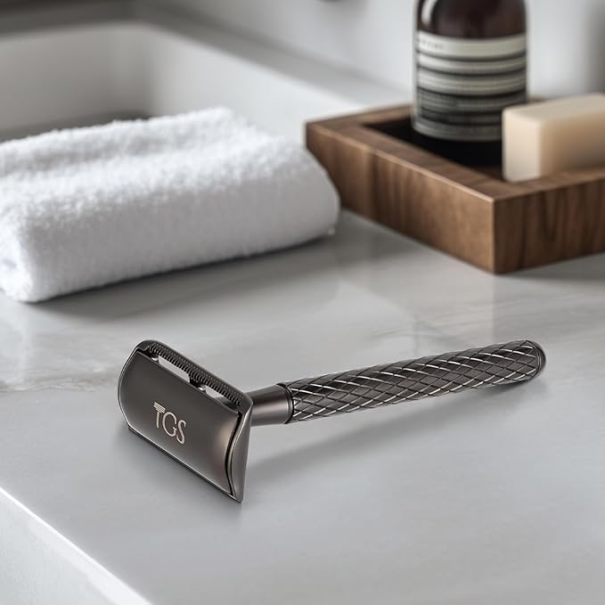 Single Blade Safety Razor for Men with Silicone Cover & 10 Blades Double Edge Safety Razor for Travel Metal Eco-Friendly Reusable Razor for Shaving (Matte Black)