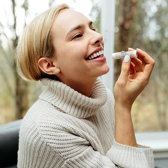 OLYCRAFT 100Pcs Self-Adhesive Lip Balm Tag Stickers 1.7x2.1 inch Waterproof Adhesive Label with Bird Patterns Rectangle Lipstick Tag Sticker for Lip Balm Container Tubes Lipstick Wrapping Decoration