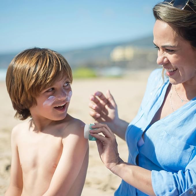 2 Pack Sunscreen Applicator for Kids, Sunblock Buddy Brush, Sun Lotion Applicator, Soft Bristles Sun Cream Brush with Protective Cover, No Dirty Hands (Green)