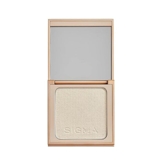 Sigma Beauty Highlighter Makeup – Illuminating Highlighting Powder for Face, Sheer Glimmer Face Highlighter for Cheeks, Cupid’s Bow, & Brow Bone (Moonbeam, Rich Pearl Metallic)